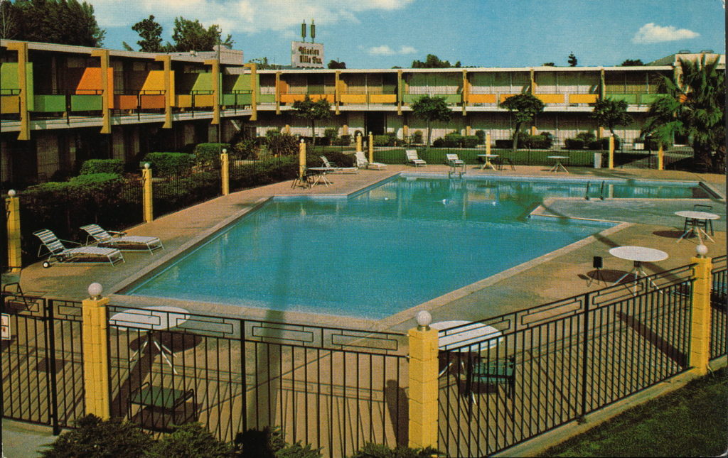 Mission Hills Inn postcard, early 1970s. Valley Relics Museum Collection.