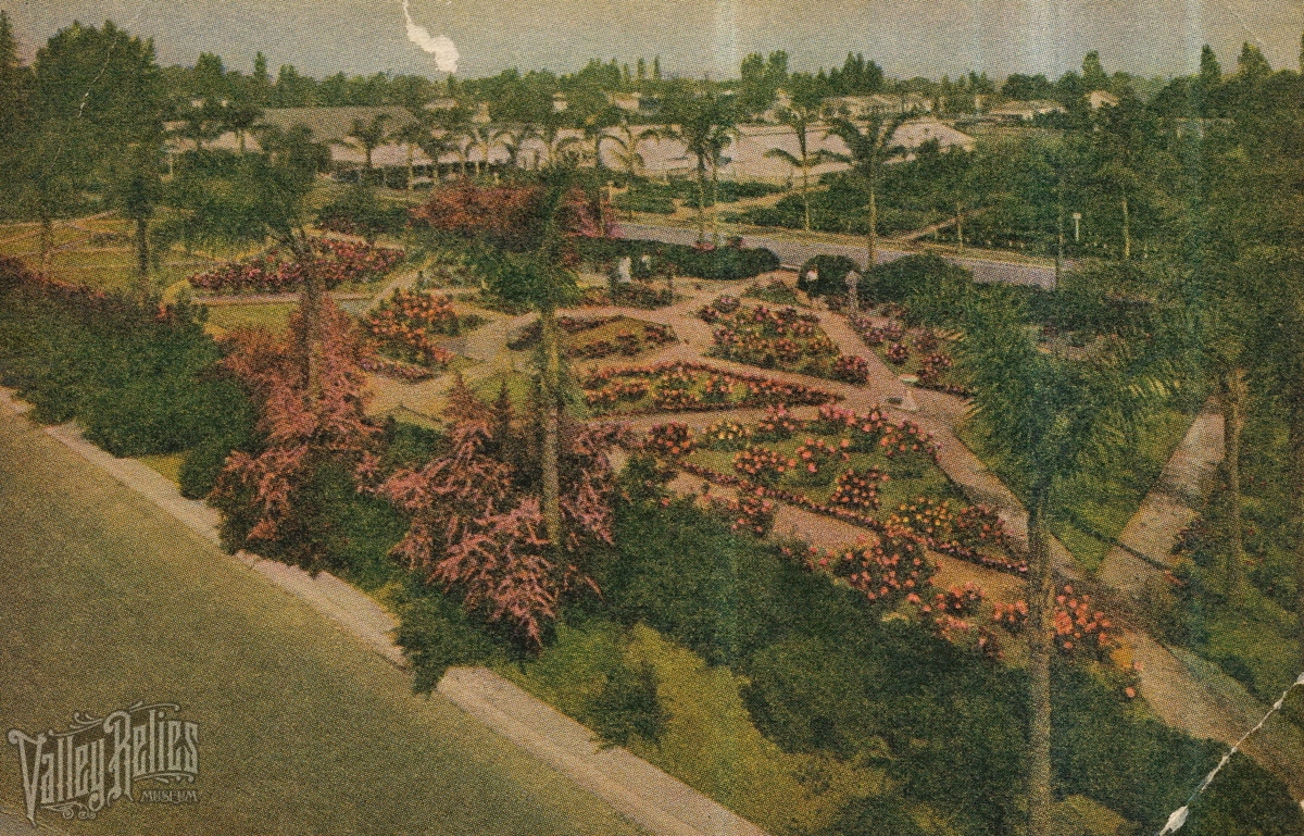 Valley Relics Museum - Aerial view of Topanga Plaza on opening day
