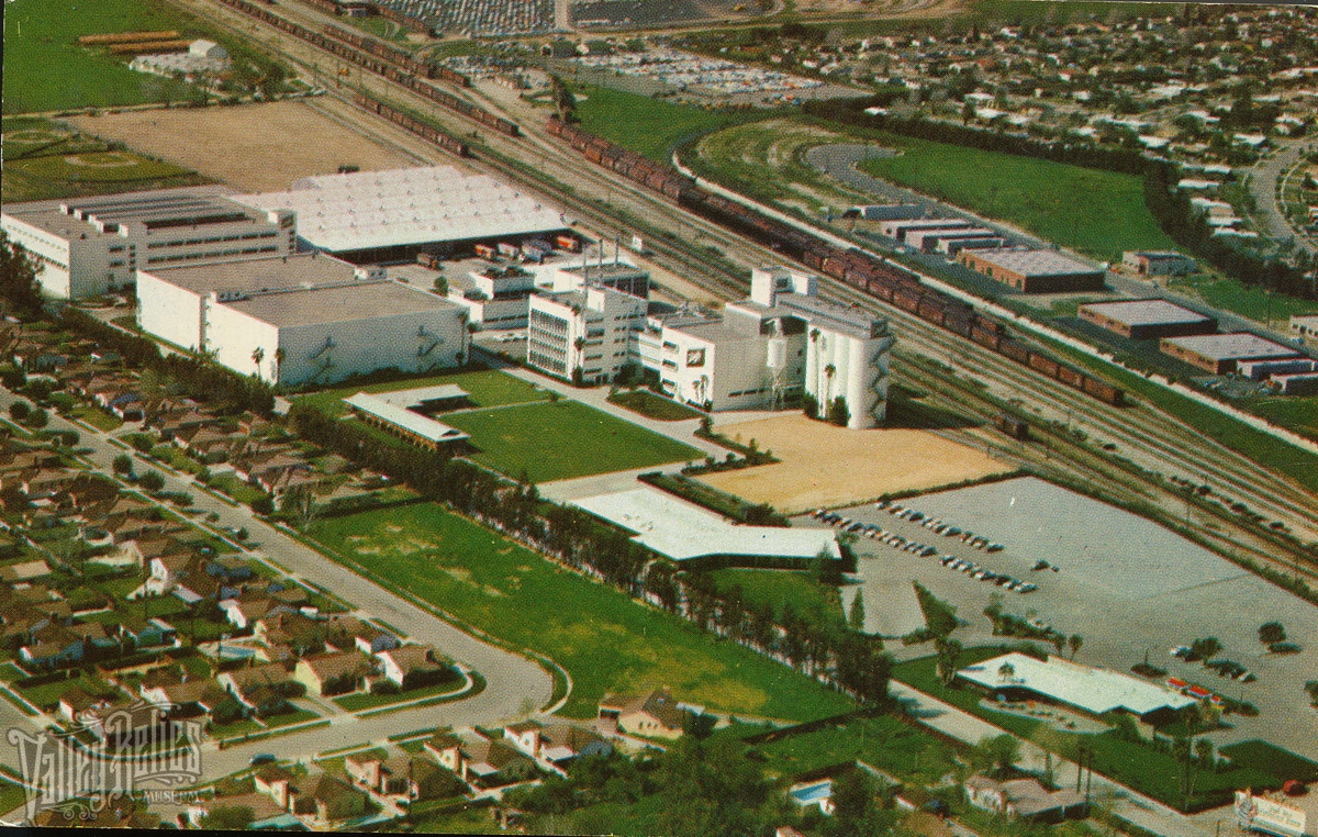 Valley Relics Museum - Aerial view of Topanga Plaza on opening day